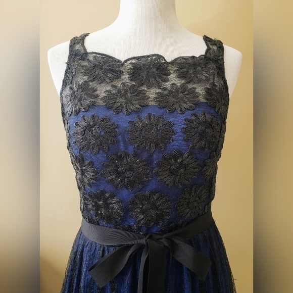Aidan Mattox Blue Black Lace Tulle Sleeveless Evening Gown Maxi Dress Size 6 - Picture 8 of 13
